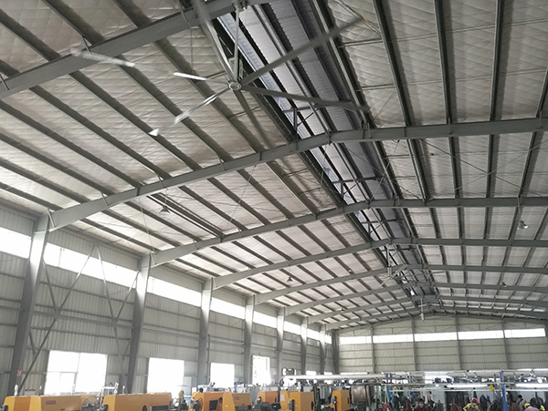 大型工業(yè)風(fēng)扇:風(fēng)量大、覆蓋廣、低轉速?